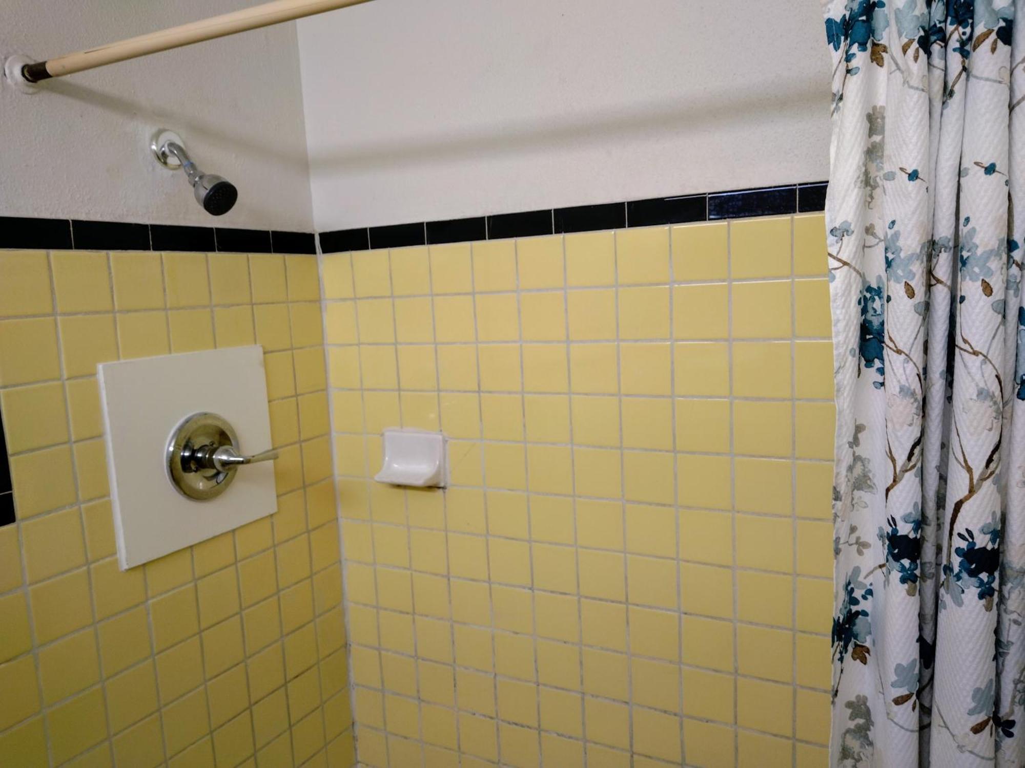 Davis Motel North Lima Екстер'єр фото