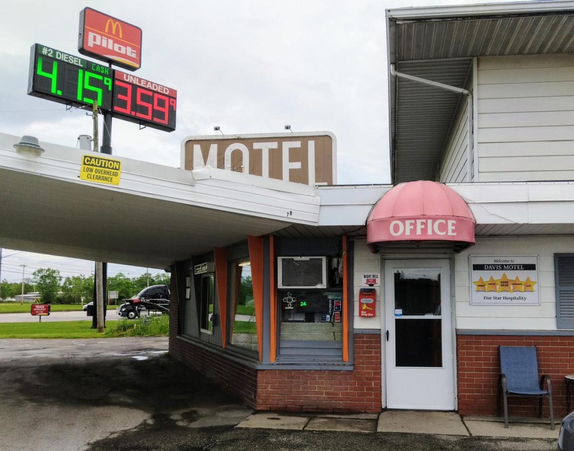 Davis Motel North Lima Екстер'єр фото