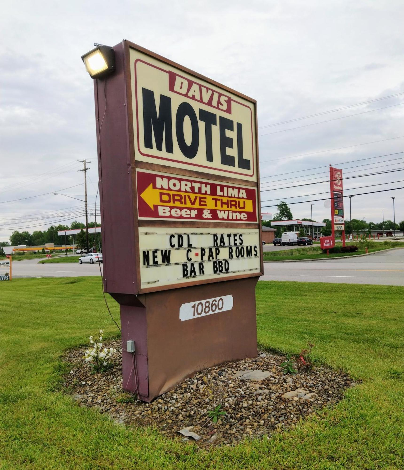 Davis Motel North Lima Екстер'єр фото