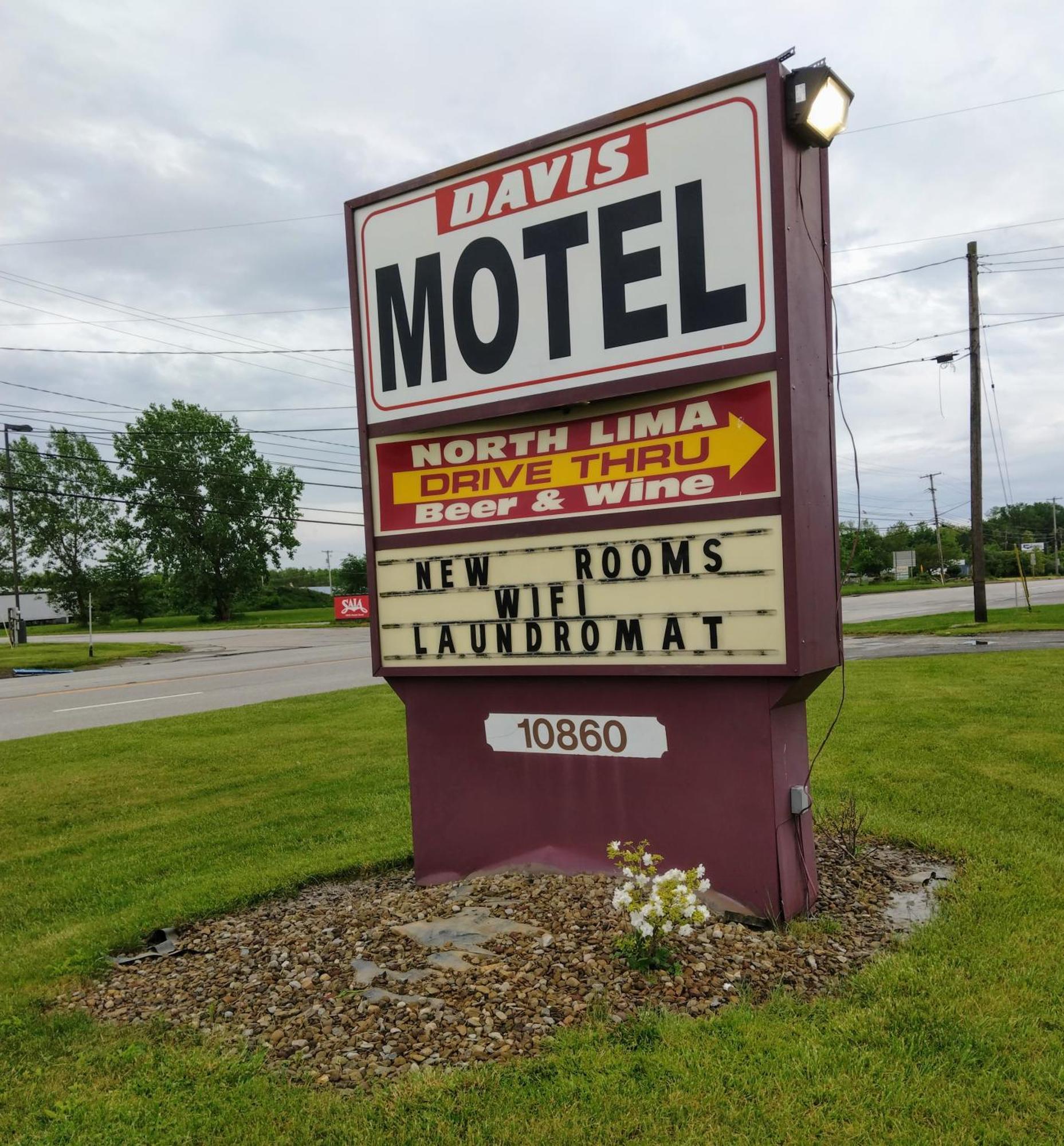 Davis Motel North Lima Екстер'єр фото