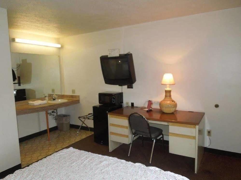 Davis Motel North Lima Екстер'єр фото